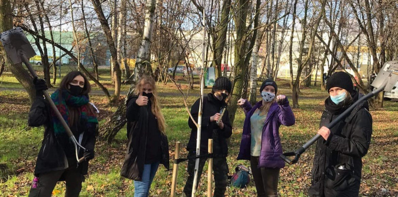 Harcerze znowu w akcji. Tym razem sadzili drzewa w Strzybnicy 