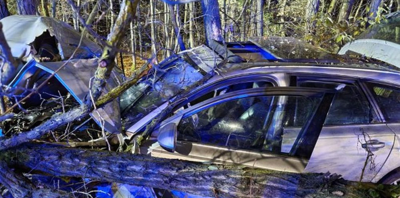 W Herbach pijany 30-latek wjechał w drzewo. Fot. Archiwum PSP Lubliniec