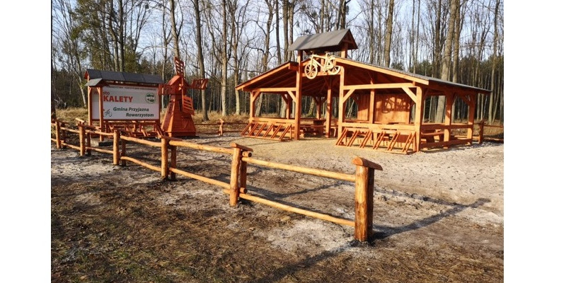 Nowa stanica rowerowa w lasach pomiędzy Kaletami a Tarnowskimi Górami. Fot. UM Kalety