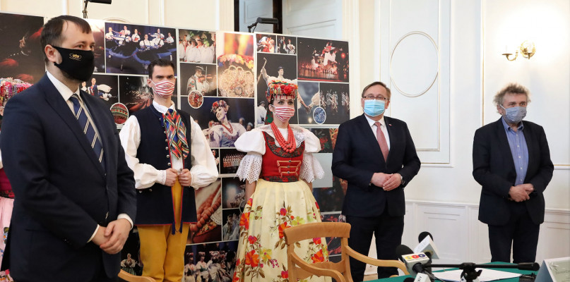 Umowę podpisali 18 stycznia w Koszęcinie dyrektor zespołu Zbigniew Cierniak i Tomasz Bednarek, prezes katowickiego WFOŚiGW. Fot. Mirosław Cichy/WFOŚiGW w Katowicach 