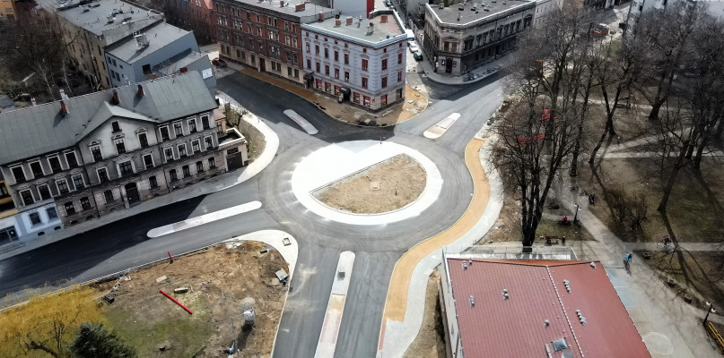 Dobiega końca budowa ronda u zbiegu ulic Powstańców Śląskich, Sienkiewicza i Styczyńskiego w Tarnowskich Górach.  Fot. Jarosław Myśliwski