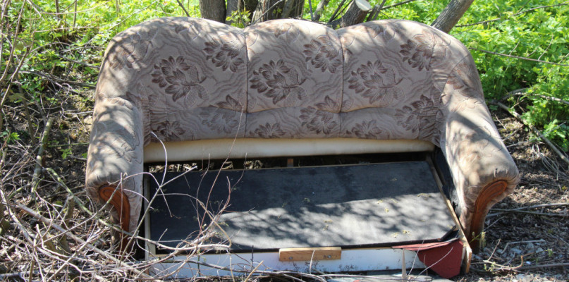 Akcje sprzątania organizowane są w wielu miejscach. To jedno ze znalezisk przy torach wąskotorówki w Tarnowskich Górach. Fot. Alicja Jurasz