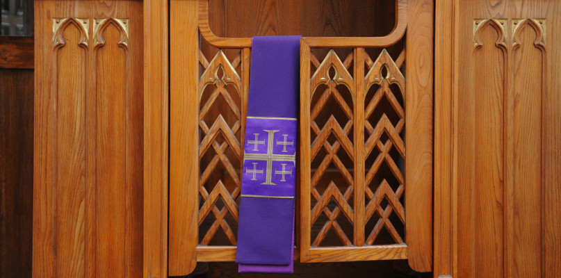 Wczytując się w treść artykułów można dowiedzieć się m.in. tego, że obecnie za grzech uznawany jest hejt w internecie. Zdjęcie ilustracyjne. Fot. Depositphotos.com