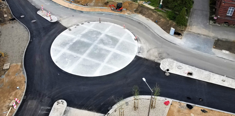 Tarnowskie Góy. Rondo  u zbiegu ulic Opolskiej i Powstańców Śląskich. Fot. Jarosław Myśliwski