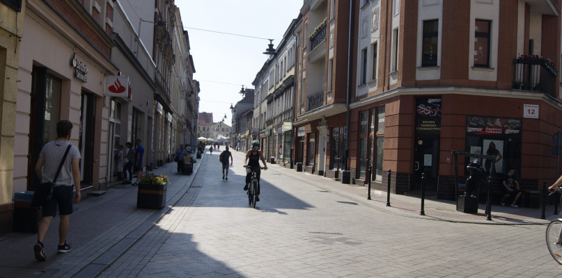 Tarnowskie Góry. Czy z ul. Krakowskiej z biegiem czasu znikną wszystkie sklepy z tradycjami? Pandemia pogorszyła nienajlepszą sytuację. Fot. Alicja Jurasz