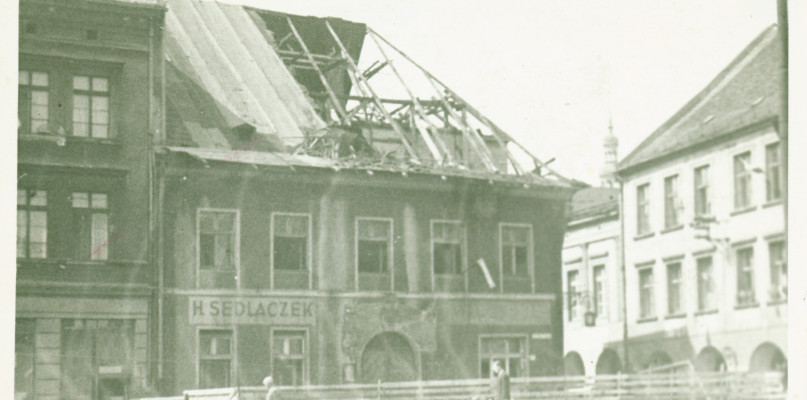 Tak wyglądała winiarnia Sedlaczka 15 lipca 1954 r. podczas remontu dachu. Fot. Archiwum SMZT