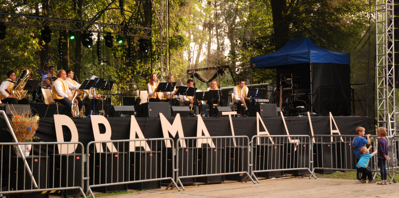 W weekend Zbrosławice zapraszają na Dramatalia, na plac przy urzędzie gminy. Fot. Hanna Kampa 