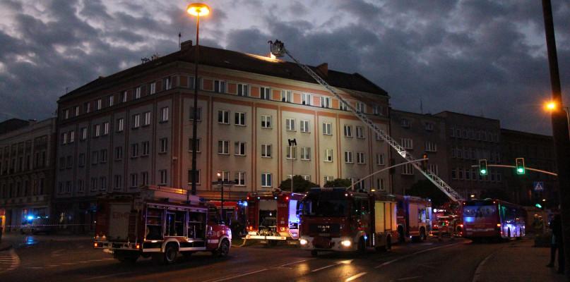 Pożar na poddaszu kamienicy na rogu ul. Krakowskiej i ul. Piłsudskiego w Tarnowskich Górach. Fot. Alicja Jurasz