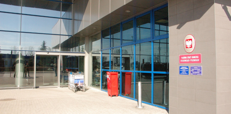 Dokumenty podróżujących z aten do Pyrzowic wzbudziły wątpliwości. Fot. Archiwum Śląskiego Oddziału Straży Granicznej