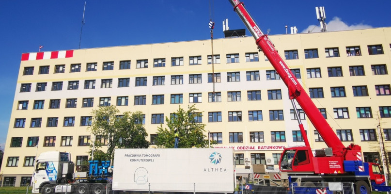 Tymczasowy tomograf.    Fot. Facebook Wielospecjalistyczny Szpital Powiatowy S.A.