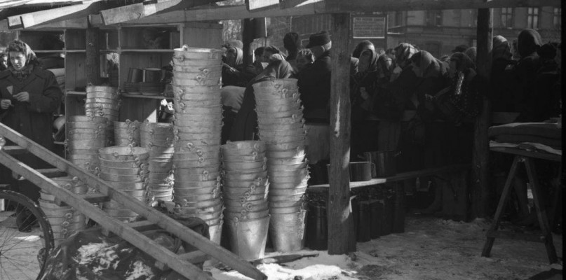 Targ przy ul. Sienkiewicza. Fot. archiwum Florian Tobor