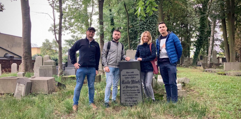 Zakończył się pierwszy etap inwentaryzacji nagrobków na cmentarzu żydowskim w Tarnowskich Górach. Fot. Archiwum stowarzyszenia 