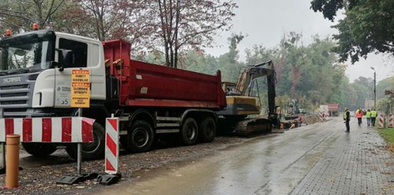Nakło Śląskie. Zamknięty jest wjazd na ul. Powstańców z ul. Głównej (DK 78). Fot. Archiwum UG