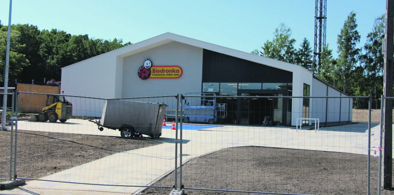 Lasowice. Pod koniec czerwca otwarto tu market Biedronka. Wygląda na to, że w sąsiednim Nowym Chechle na razie nie powstanie. Fot. Alicja Jurasz