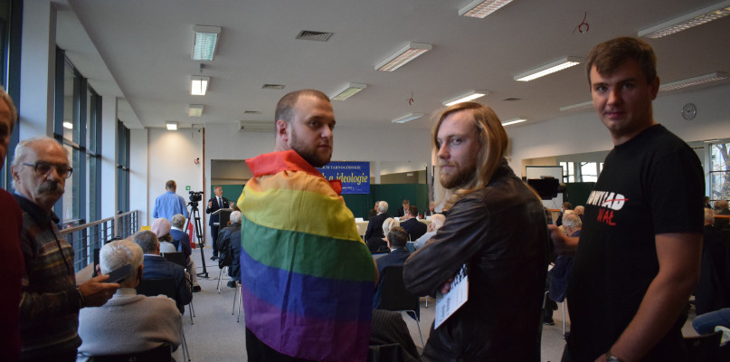 Protestujący na konferencji. Fot Jacek Tarski