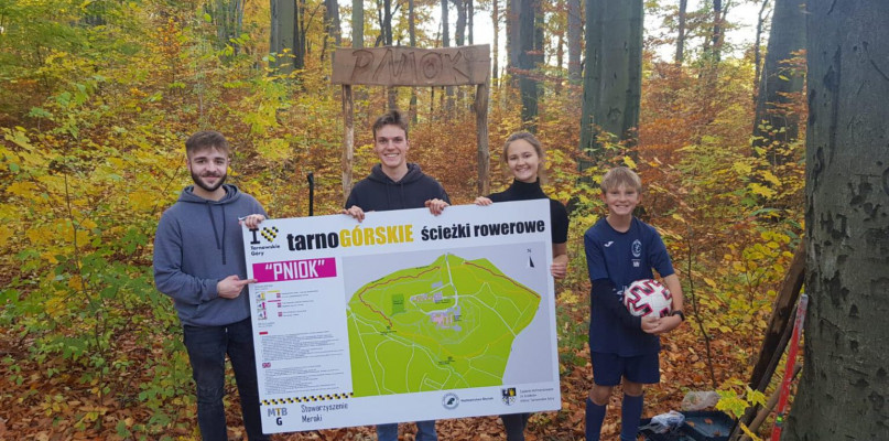 Piotr Mośny, Błażej Kułacz, Anna Krzywiecka i młody pomocnik Maks Mośny. Fot. Archiwum UM