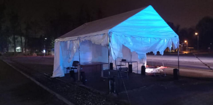 Punkt pobierania wymazów ktoś podpalił. Fot. KM PSP Piekary Śląskie