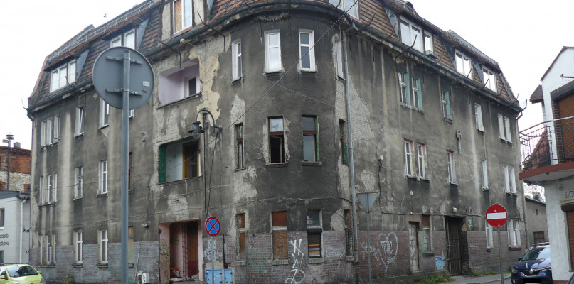 Tarnowskie Góry. Zaniedbana kamienica przy ul. Lewka 5. Fot. Agnieszka Reczkin