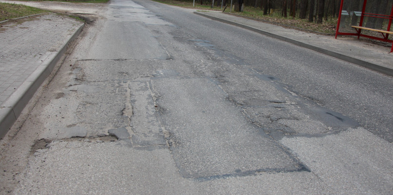 Droga między Krupskim Młynem a Tworogiem jest w fatalnym stanie. Fot. Alicja Jurasz
