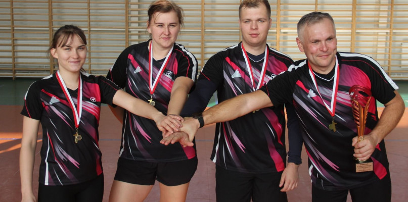 Zwycięska ekipa z Ziemięcic. Fot. Archiwum UG