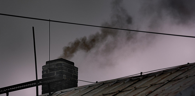 Polski Alarm Smogowy opublikował ranking programu Czyste Powietrze za III kwartał tego roku. Fot. Canva.com