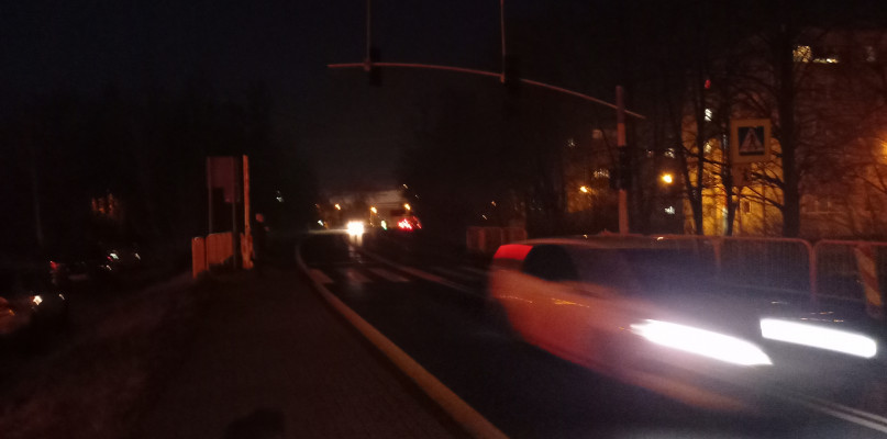 Nie działają światła na przejściu dla pieszych w rejonie skrzyżowania obwodnicy i ul. Bolesława Śmiałego w Tarnowskich Gór. Fot. Alicja Jurasz