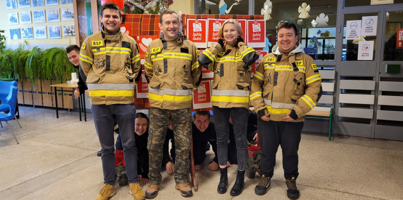 OSP Żyglinek pomagała w  pomagała w dostarczeniu paczek do potrzebujących rodzin. Fot. Archiwum OSP 