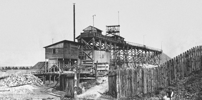 Płuczka oraz wyciąg szybu Sophia-Schacht kopalni Fryderyk w Bobrownikach Śląskich. Fot. Joseph Grehl 