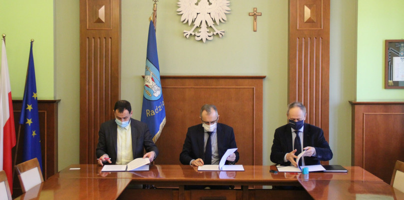 Umowa podpisana. Kto zbuduje kryty basen z saunami i  jacuzzi?