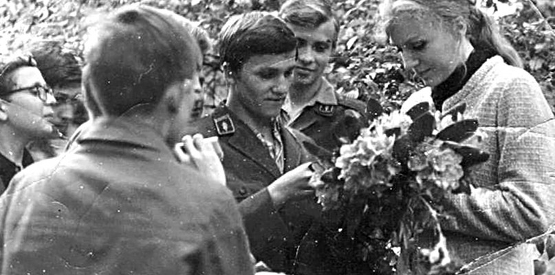 Jakie były okoliczności tego zdjęcia? Roman Wolniszewski próbował dowiedzieć się przez ponad rok. Wiele odkrył, ale też na wiele pytań nie ma odpowiedzi.