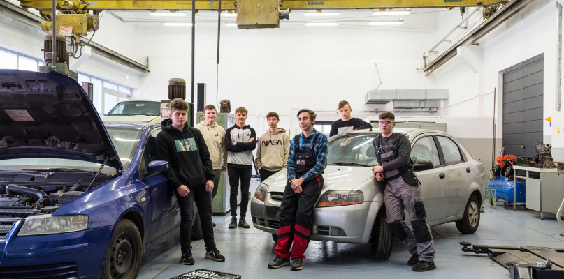 Tarnowskie Góry. Prezent z komendy wojewódzkiej policji dla uczniów Sorbony