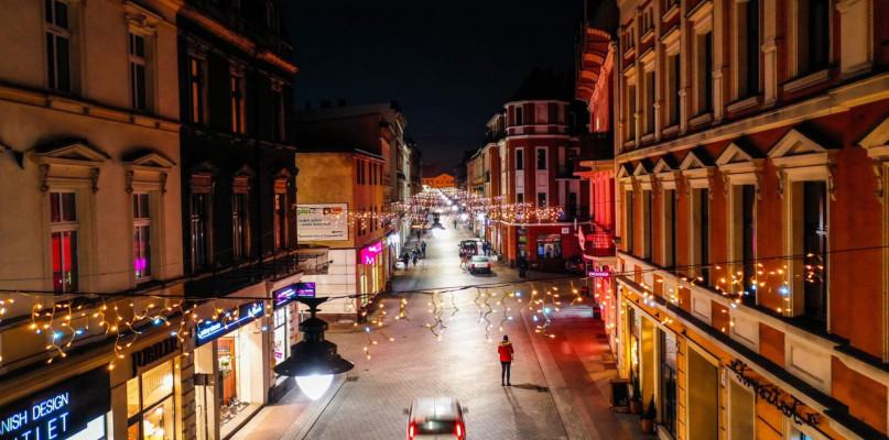 Krakowska w wersji świątecznej. Ulice czekają zmiany. Fot. Archiwum UM w Tarnowskich Górach 