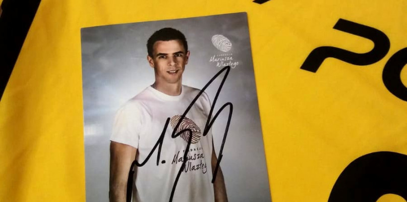 Koszulkę można licytować na Allegro. Fot. Sztab WOŚP w Tworogu