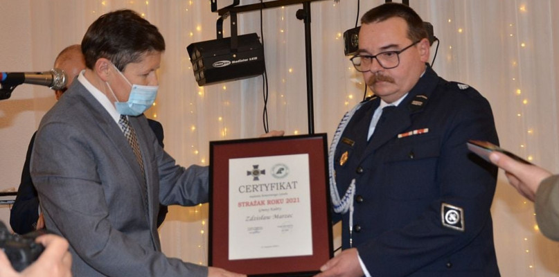 Druh Zdzisław Marzec z OSP Kalety odznaczony tytułem strażaka roku. Fot. Archiwum UM w Kaletach 