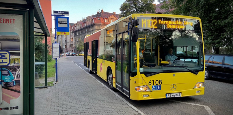 Jedną z linii metropolitarnych z Tarnowskich Gór jest M102. Fot. Archiwum UM w Bytomiu 