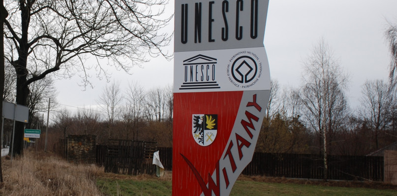 Witacze zachęcają do zatrzymania się w mieście. Fot. Jacek Tarski