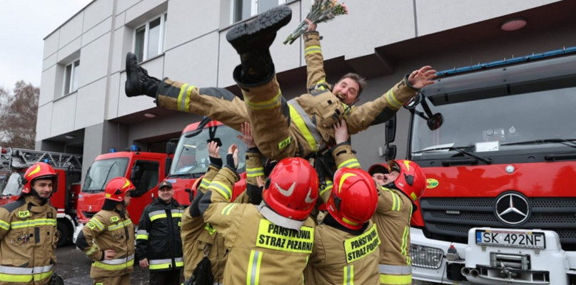 Pożegnanie kolegów z komendy. Fot. Archiwum KP PSP Tarnowskie Góry, kpt. Piotr Zwarycz