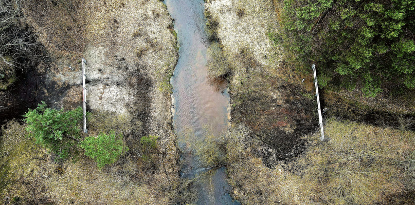 Kalety. W miejscu spalonego mostu ma zostać wybudowana kładka dla pieszych i rowerzystów. Póki co przeprawy w tym miejscu nie ma. Fot. Jarosław Myśliwski