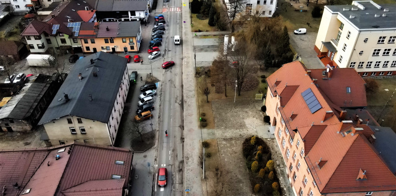 Jeszcze w tym roku zostanie przebudowana ul. 1 Maja i przed budynkami szkolnymi w Kaletach. Fot. Jarosław Myśliwski