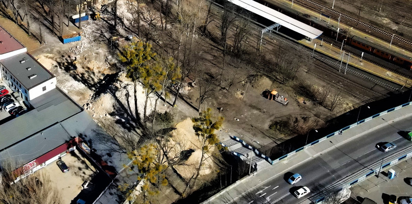 Tarnowskie Góry. Teren przyszłego centrum przesiadkowego nie wydaje się zbyt duży, ale według planów ma tutaj powstać 200 miejsc parkingowych. Fot. Jarosław Myśliwski