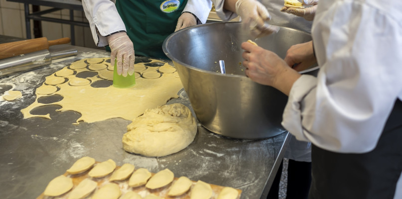 W Bytomiu lepią ukraińskie pierogi. Fot. Archiwum UM w Bytomiu/Hubert Klimek 