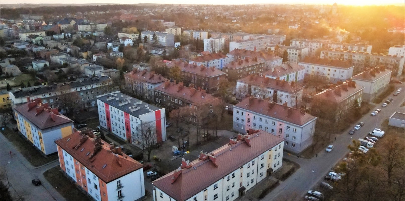 W latach 50. w rejonie ulic Kościuszki, Mickiewicza, Okrzei i Wojska Polskiego w Tarnowskich Górach wybudowano osiedle, na którym każdy blok miał w piwnicach miejsce przeznaczone do ukrycia na wypadek ataku. Fot. Jarosław Myśliwski 