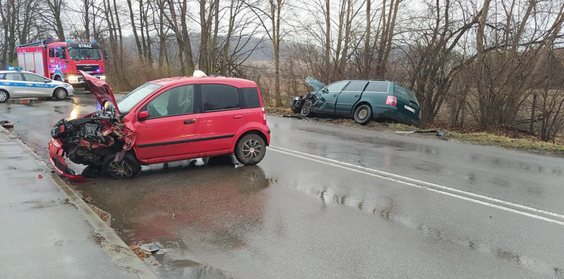 Wypadek na ul. Parkowej w Świerklańcu. Fot. Archiwum KM PSP w Piekarach Śląskich 