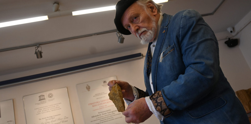 Witacze zaprojektował tarnogórski artysta prof. Werner Lubos. Zainspirował go kamień dolomitowy, który znalazł w pobliżu swojego domu. Fot. Archiwum SMZT