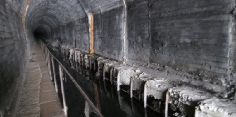 Tunel w którym płynie Szarlejka jest w bardzo złym stanie. Fot. Archiwum UM w Piekarach Śląskich 