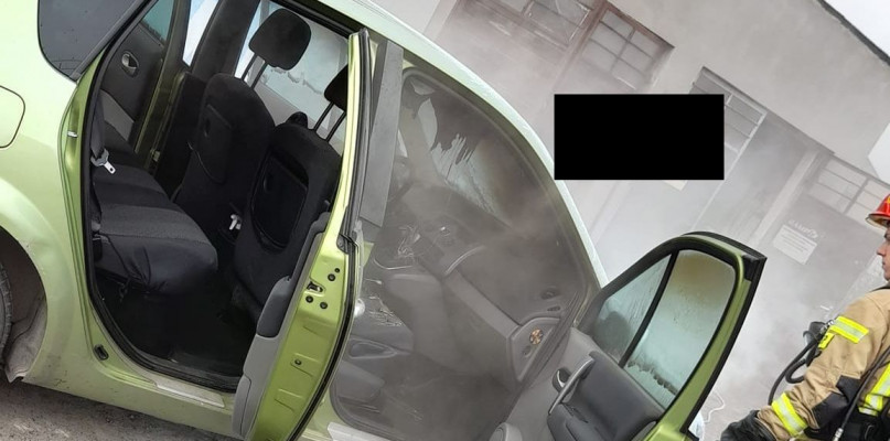 Pożar renault scenic w Szałszy. Fot. OSP Szałsza