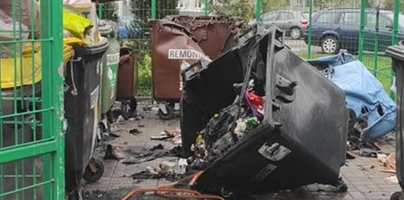 Tarnowskie Góry, Osada Jana. Spalone wiaty śmietnikowe. Fot. Archiwum czytelniczki