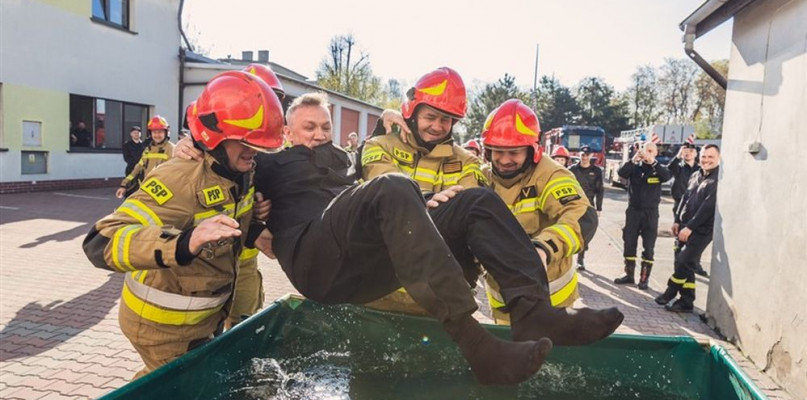 Uroczysta zmiana służby w tarnogórskiej komendzie. Fot. Archiwum KP PSP Tarnowskie Góry