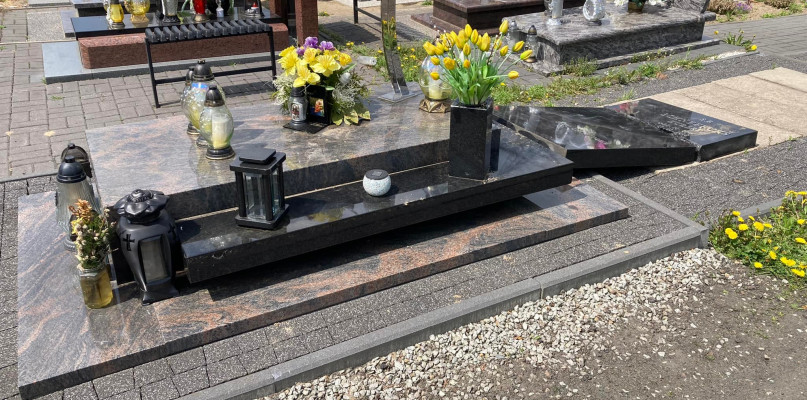 Zdewastowane nagrobki. Fot. Archiwum Piekary Śląskie - Józefka