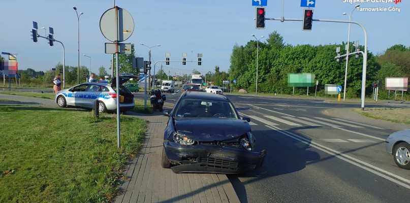 Kolizja na skrzyżowaniu ul. Gliwickiej i obwodnicy. Mandat dostał kierowca karetki. Fot. Archiwum policji
